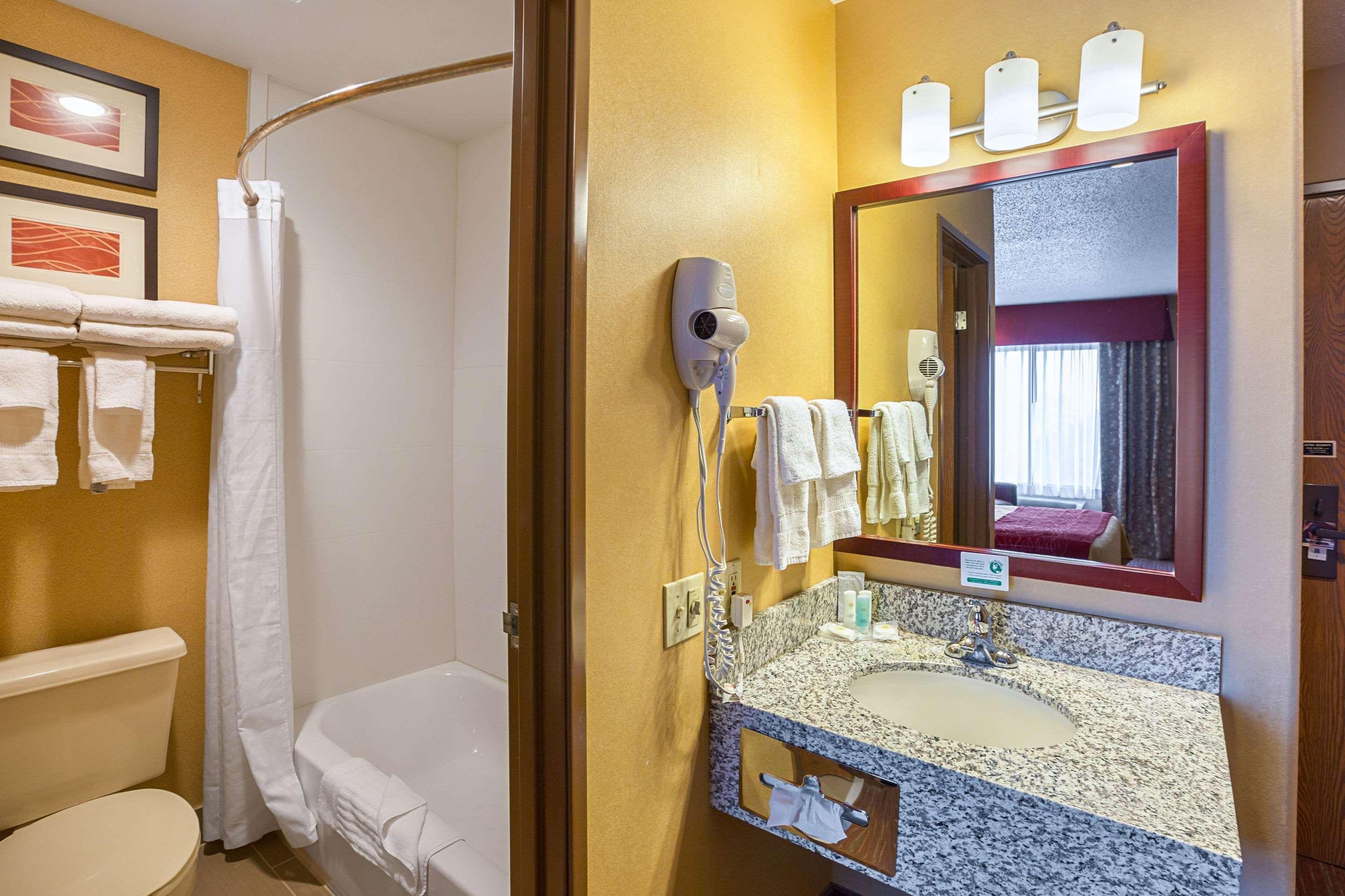 Quality Inn York Bagian luar foto