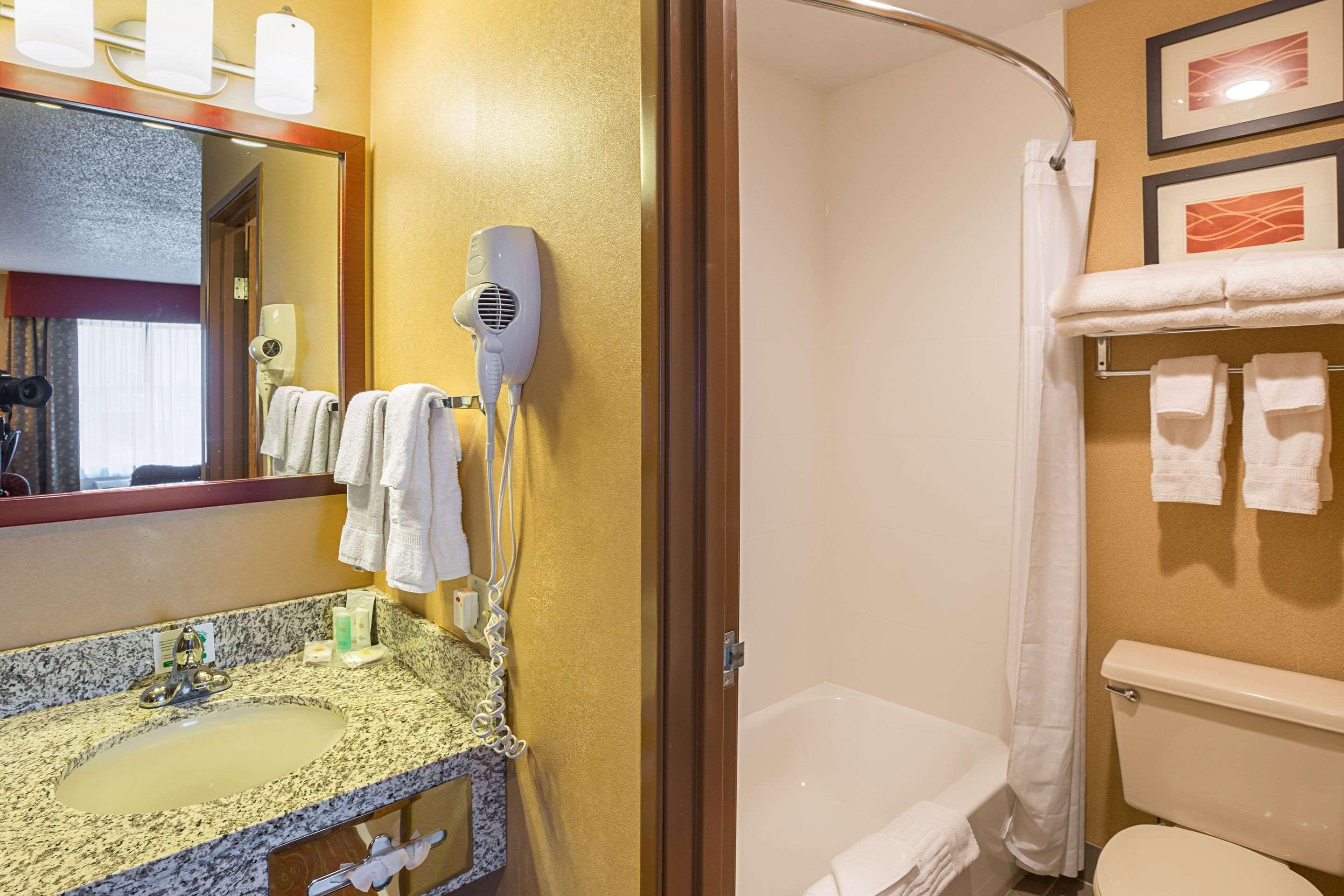 Quality Inn York Bagian luar foto