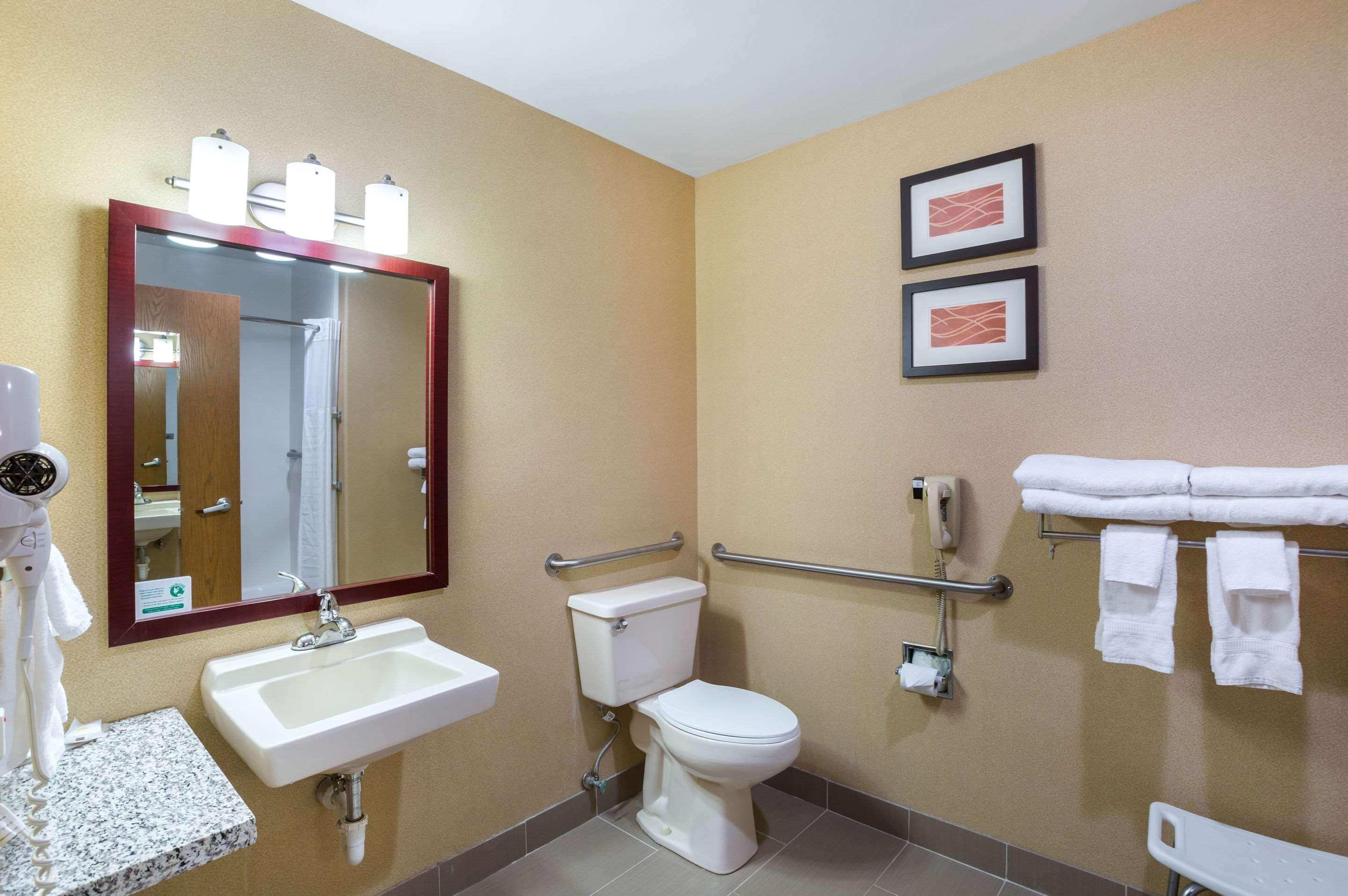 Quality Inn York Bagian luar foto