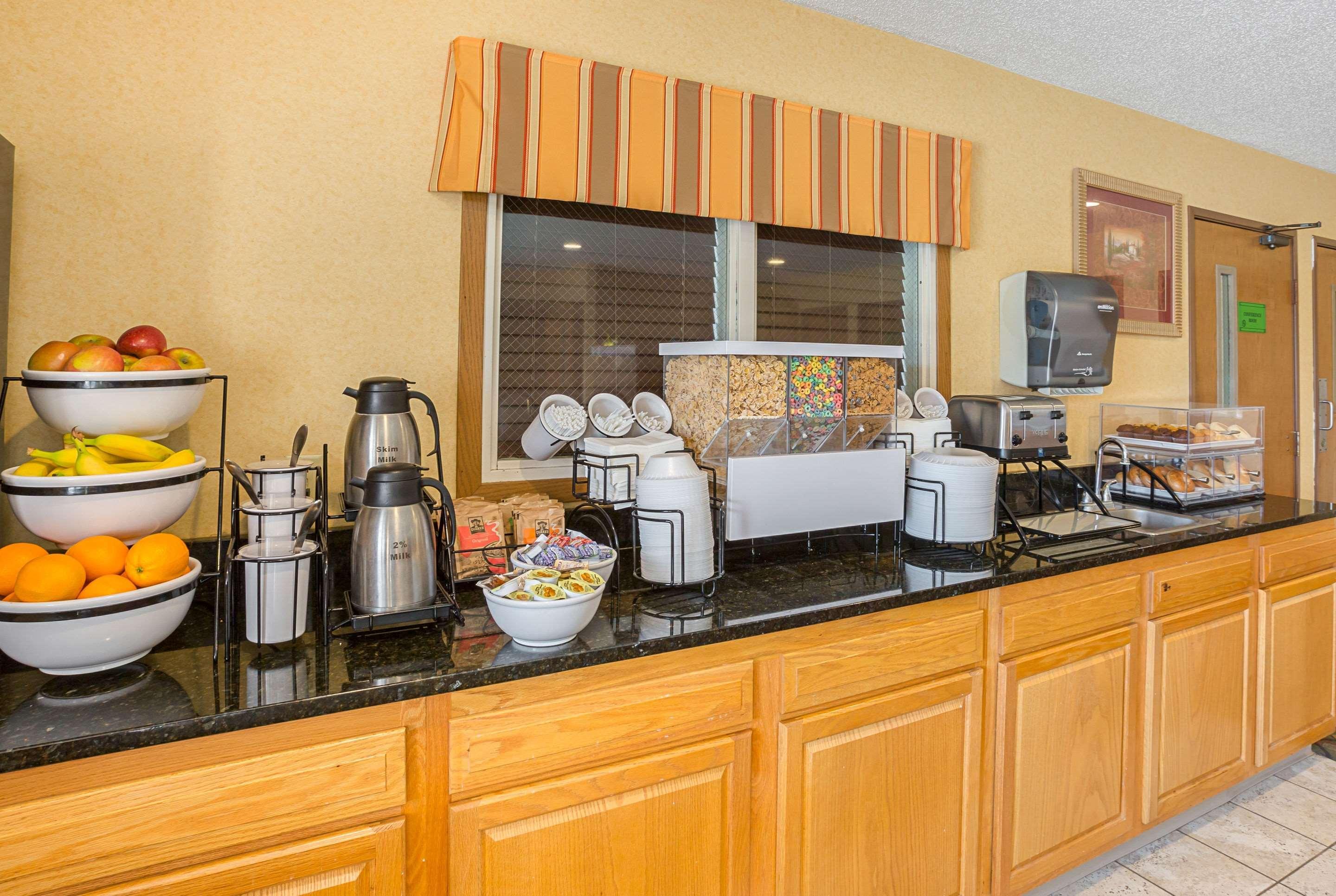Quality Inn York Bagian luar foto